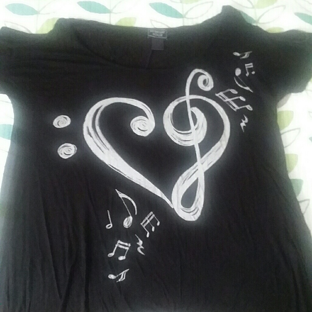 Hot topic womans xl fashion shirt